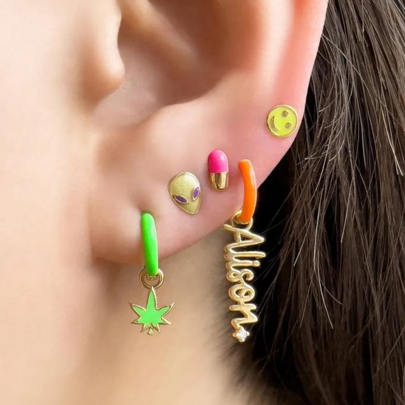 Barbie Pink & Gold Chill Pill Medicine Small Stud Earrings NEW - Picture 2 of 5